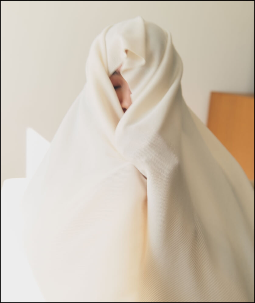 繊維が共にある豊かな日常を表現したライフスタイルイメージ